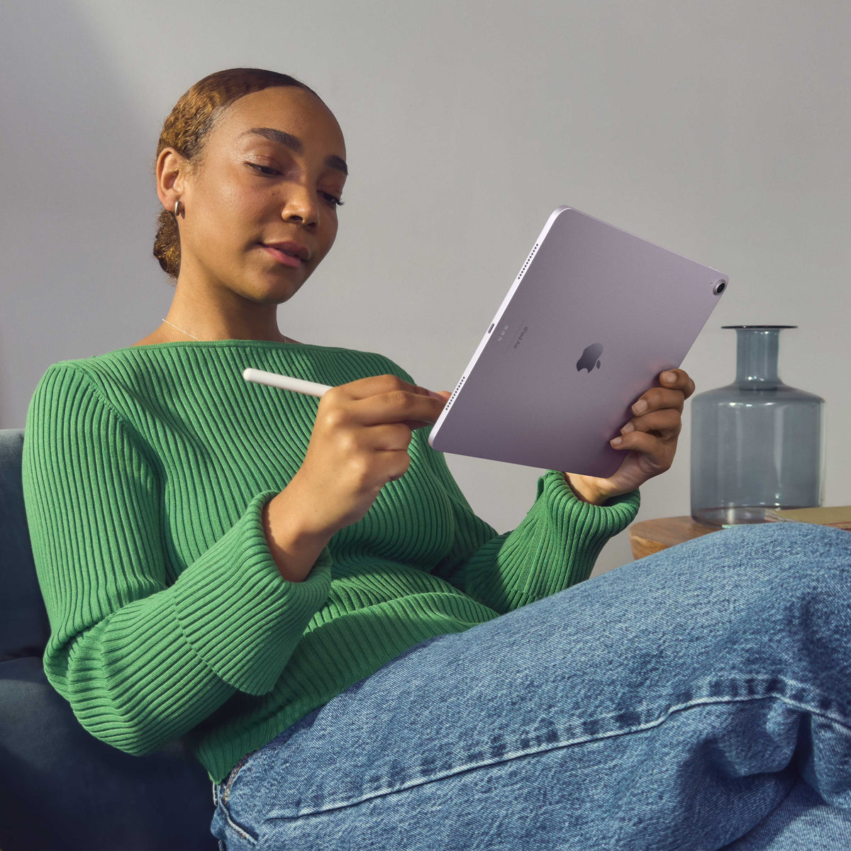 iPad_Air_11_M2_Cellular_Blue_PDP_Image_Position_5__WWEN